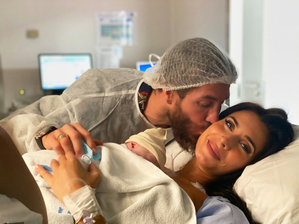 Người mẫu Pilar Rubio sanh con trai thứ tư cho Sergio Ramos