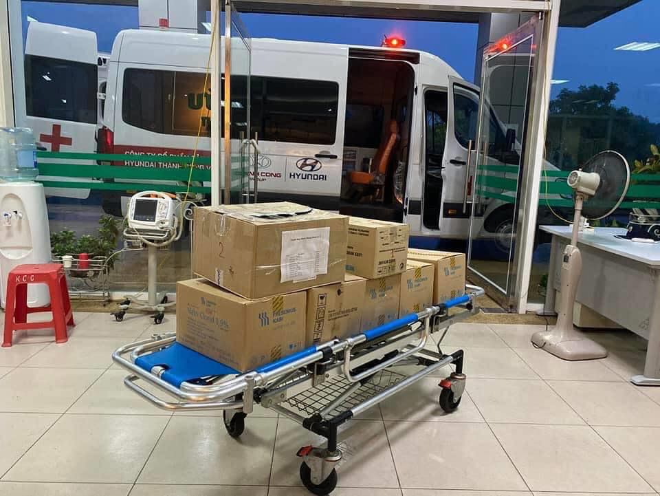 Chuyến bay đ&oacute;n 120 bệnh nh&acirc;n Covid-19 ở Guinea X&iacute;ch đạo đ&atilde; cất c&aacute;nh - Ảnh 3.