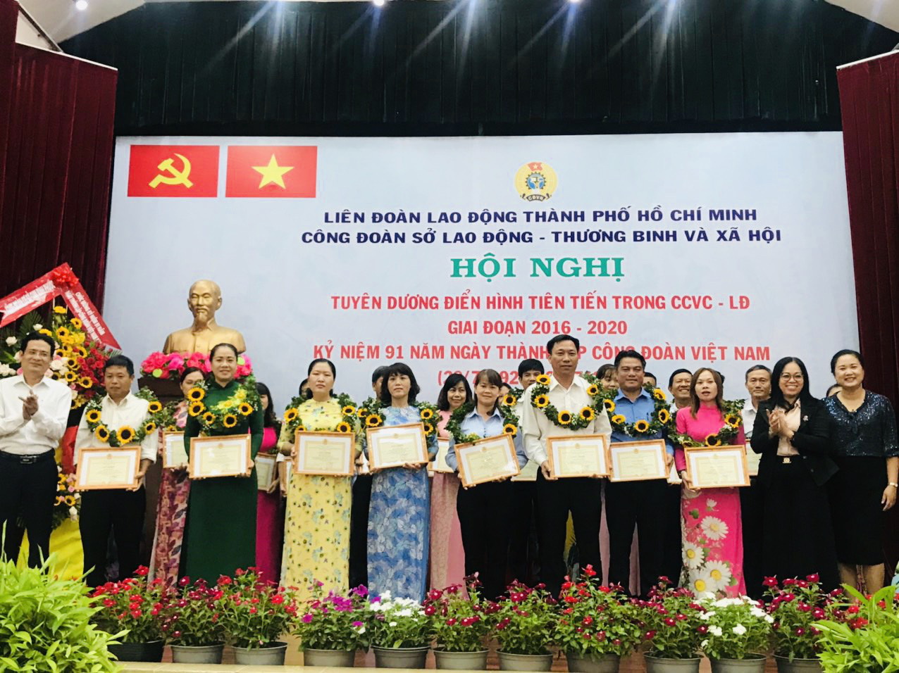 Tôn vinh cán bộ Công đoàn, công nhân tiêu biểu - Ảnh 5.