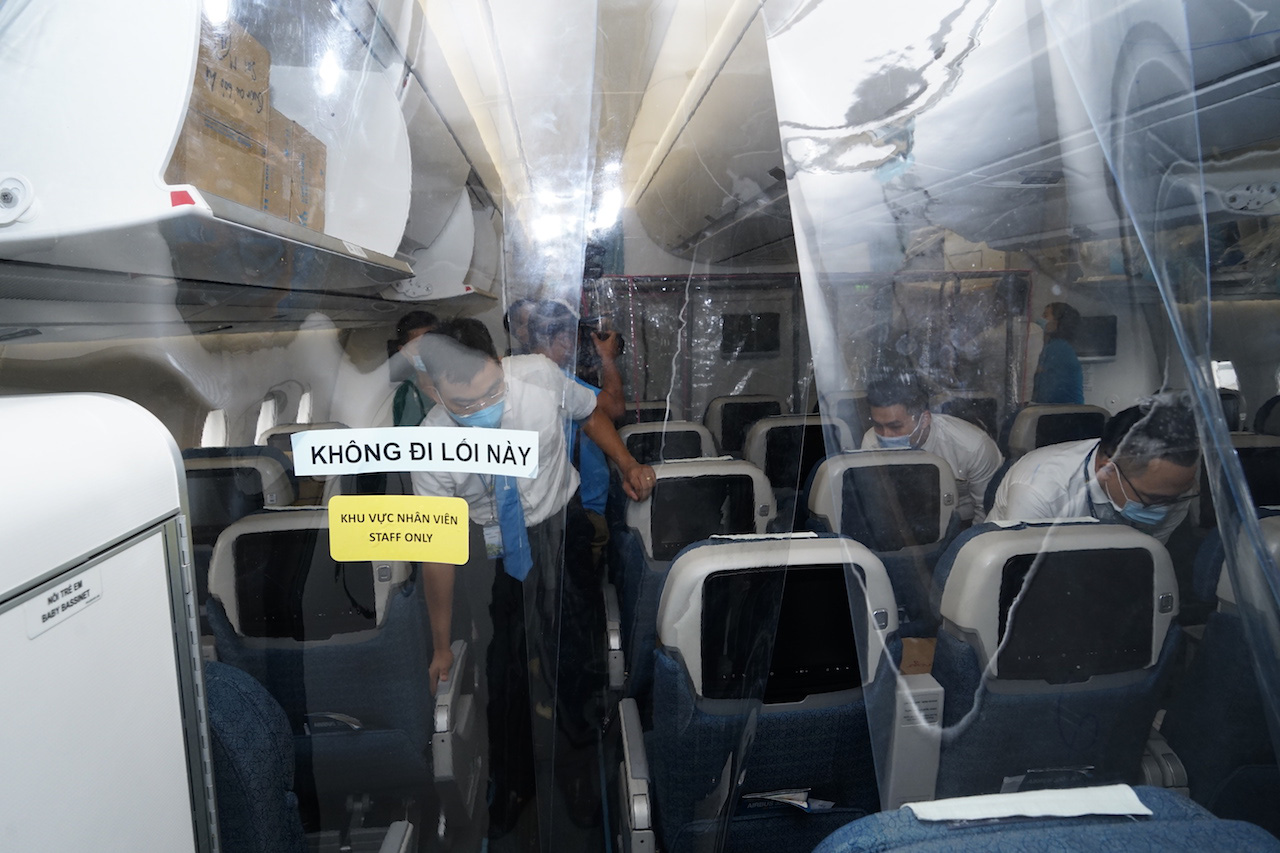Bên trong chuyến bay đặc biệt đón 120 bệnh nhân Covid-19 từ Guinea Xích đạo về nước