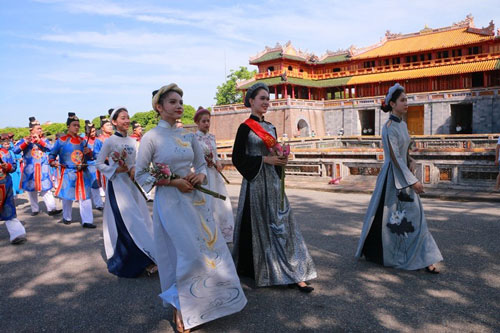 Mong Huế thành kinh đô áo dài! - Ảnh 1.