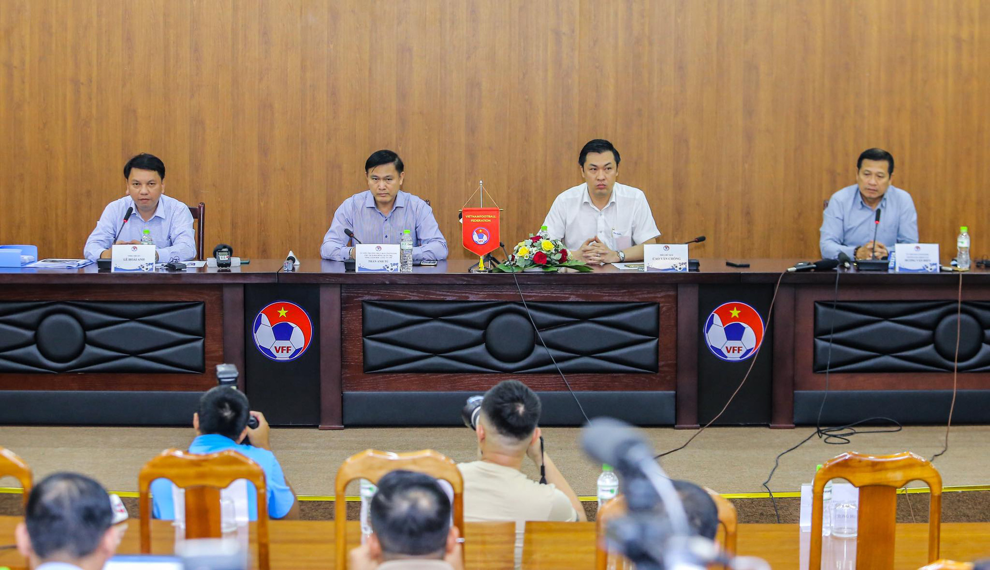 Có lý do chính đáng mới ngừng V-League