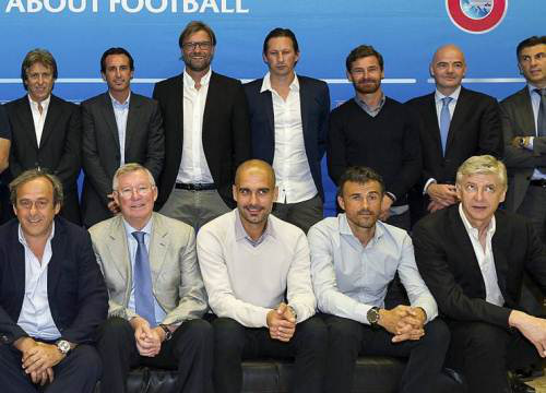 Nhận giải thưởng HLV xuất sắc, Jurgen Klopp v&iacute; Sir Alex như Gi&aacute;o ho&agrave;ng - Ảnh 4.