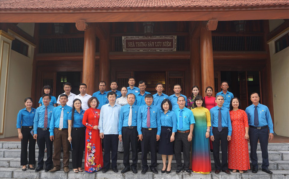 L&atilde;nh đạo Tổng LĐLĐ Việt Nam gặp mặt 10 c&aacute;n bộ C&ocirc;ng đo&agrave;n nhận Giải thưởng Nguyễn Văn Linh lần thứ II-2020 - Ảnh 5.