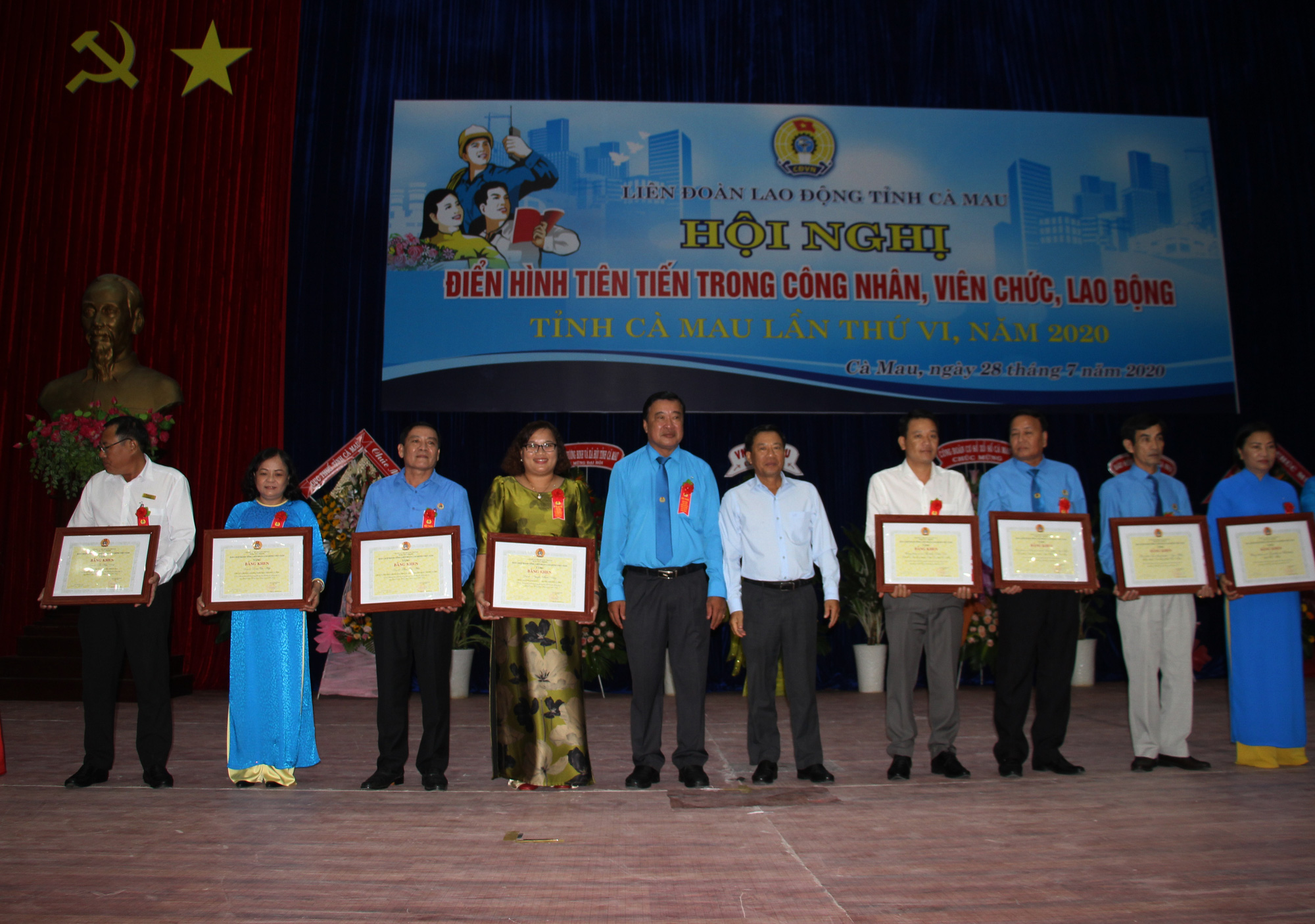 Tôn vinh cán bộ Công đoàn, công nhân tiêu biểu - Ảnh 9.