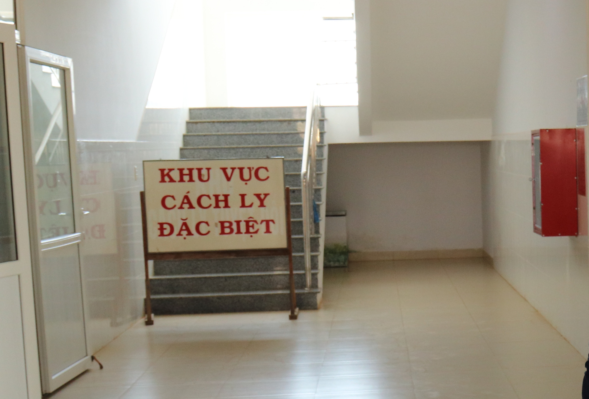 Đắk Lắk thực hiện giãn cách xã hội, dừng các dịch vụ giải trí, karaoke, mát-xa khi có ca mắc Covid-19 - Ảnh 1.
