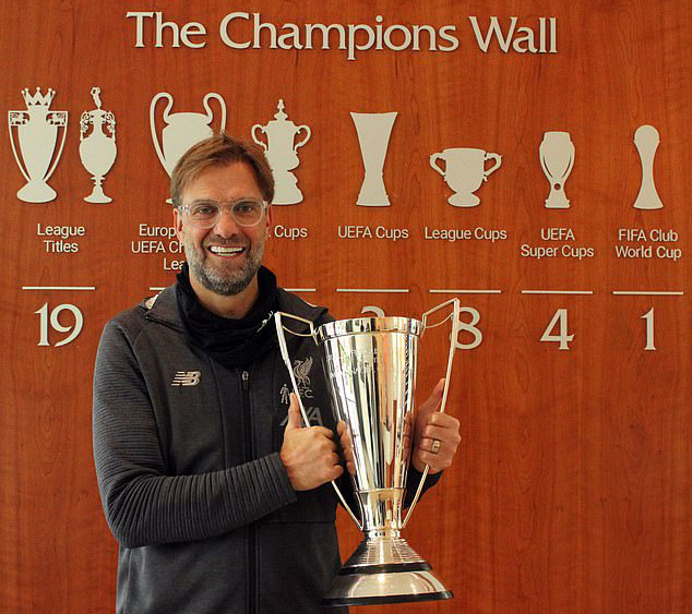 Nhận giải thưởng HLV xuất sắc, Jurgen Klopp v&iacute; Sir Alex như Gi&aacute;o ho&agrave;ng - Ảnh 2.