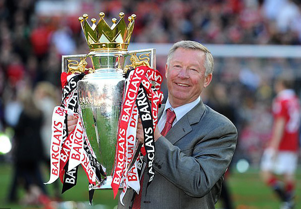 Nhận giải thưởng HLV xuất sắc, Jurgen Klopp v&iacute; Sir Alex như Gi&aacute;o ho&agrave;ng - Ảnh 1.