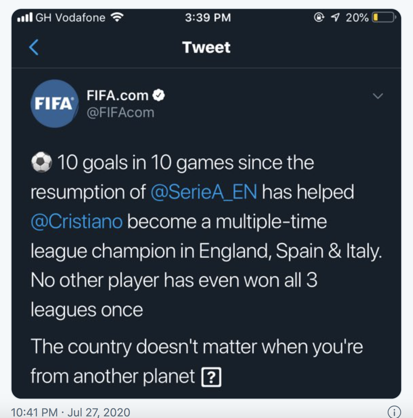 T&acirc;ng bốc Ronaldo qu&aacute; lố, FIFA muối mặt gỡ t&uacute;t trang chủ - Ảnh 1.