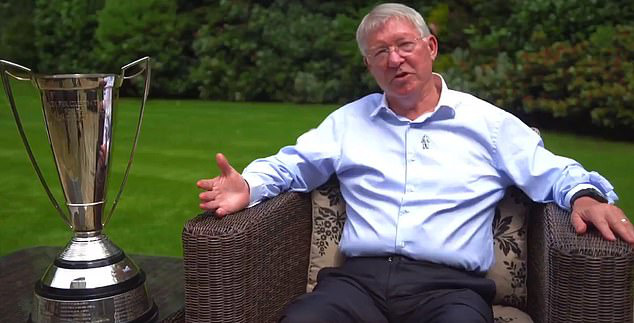 Nhận giải thưởng HLV xuất sắc, Jurgen Klopp v&iacute; Sir Alex như Gi&aacute;o ho&agrave;ng - Ảnh 3.