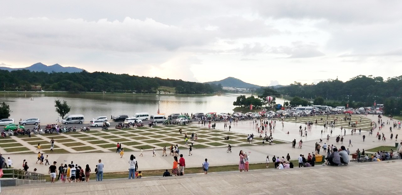 Tung tin người nghi mắc Covid-19 đi du lịch Đà Lạt vì vợ hờ... không cho theo