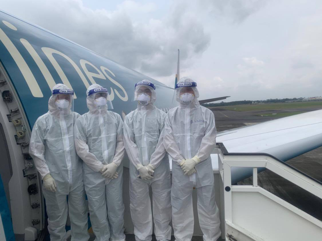 15 bệnh nhân Covid-19 sốt cao trên chuyến bay đưa công dân từ Guinea Xích đạo về nước