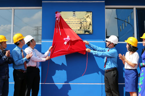 Gắn biển công trình chào mừng ngày thành lập Công đoàn Việt Nam
