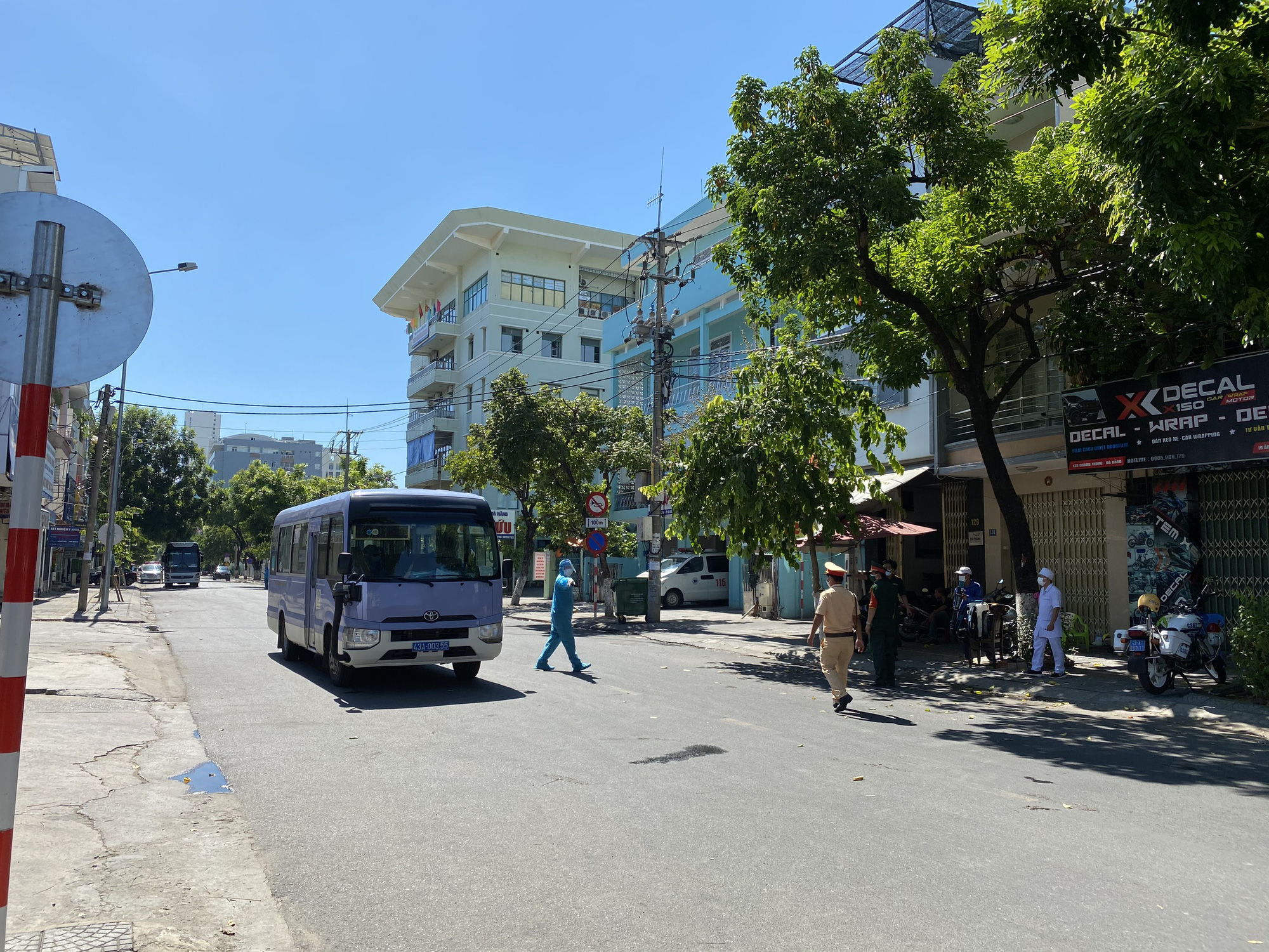Đ&agrave; Nẵng tăng cường giải tỏa người &acirc;m t&iacute;nh b&ecirc;n trong khu c&aacute;ch ly Bệnh viện Đ&agrave; Nẵng - Ảnh 3.