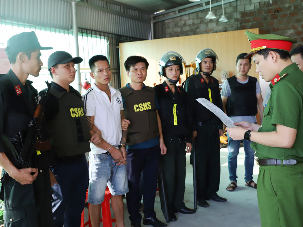 Bắt nhóm chuyên“bảo kê” trước nhà máy Formosa, thu nhiều súng, đạn