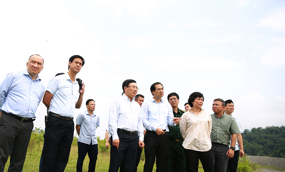 Phó Thủ tướng Phạm Bình Minh thị sát khu vực biên giới tại Lào Cai