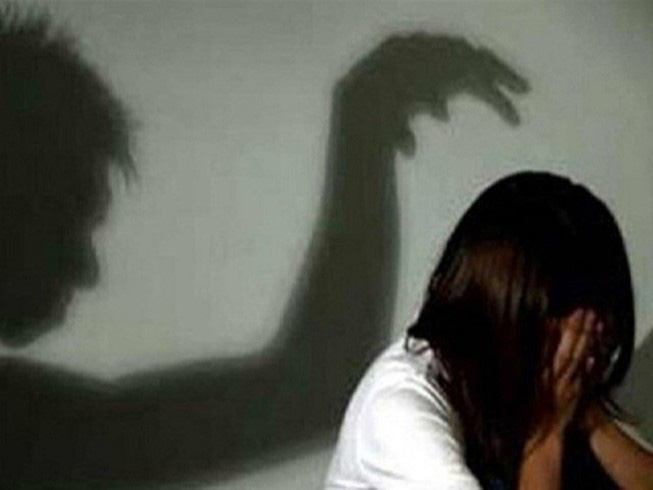 Được mời đến nhà uống rượu, cụ ông dâm ô cháu nội của bạn