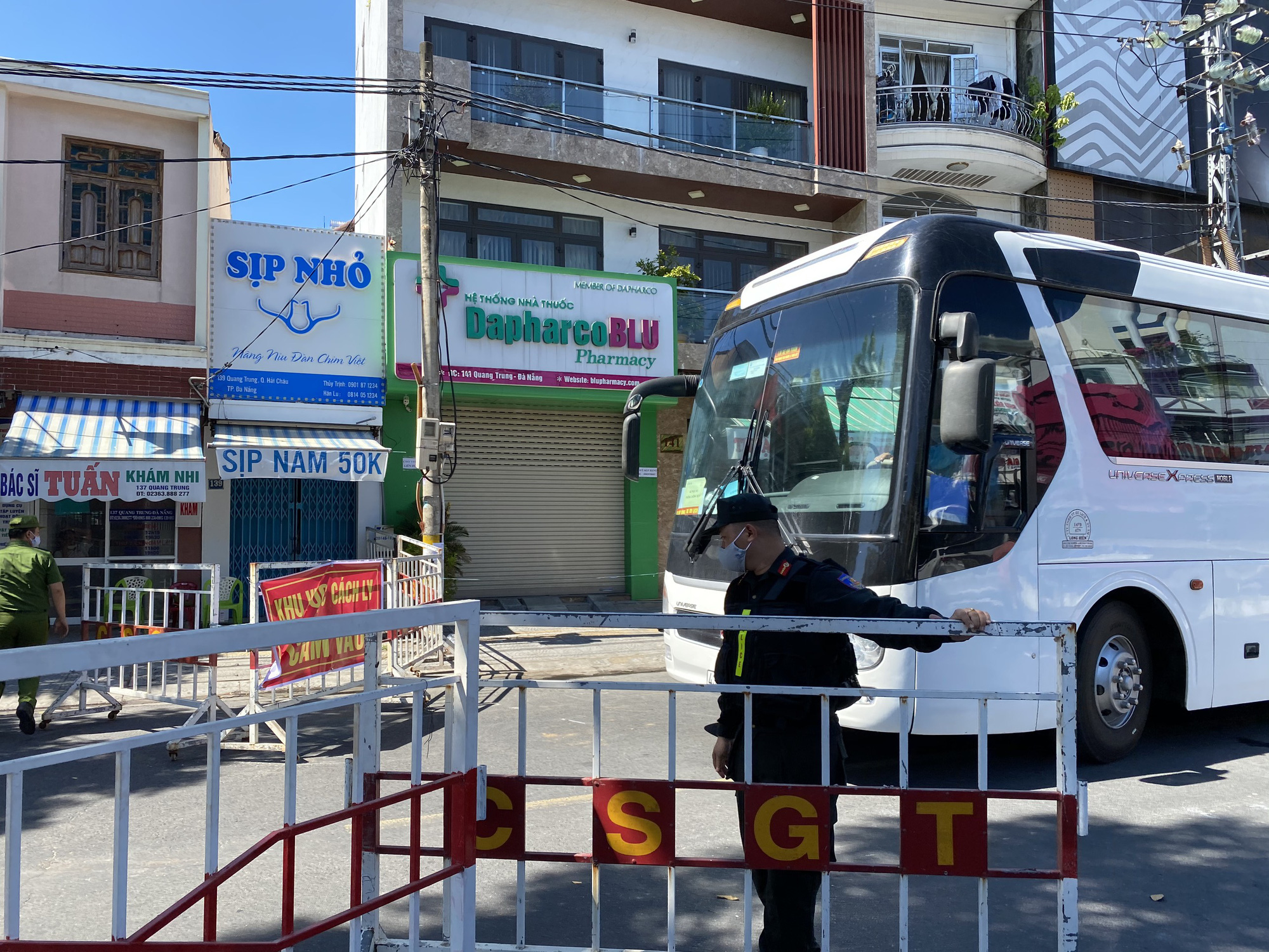 Đ&agrave; Nẵng tăng cường giải tỏa người &acirc;m t&iacute;nh b&ecirc;n trong khu c&aacute;ch ly Bệnh viện Đ&agrave; Nẵng - Ảnh 2.