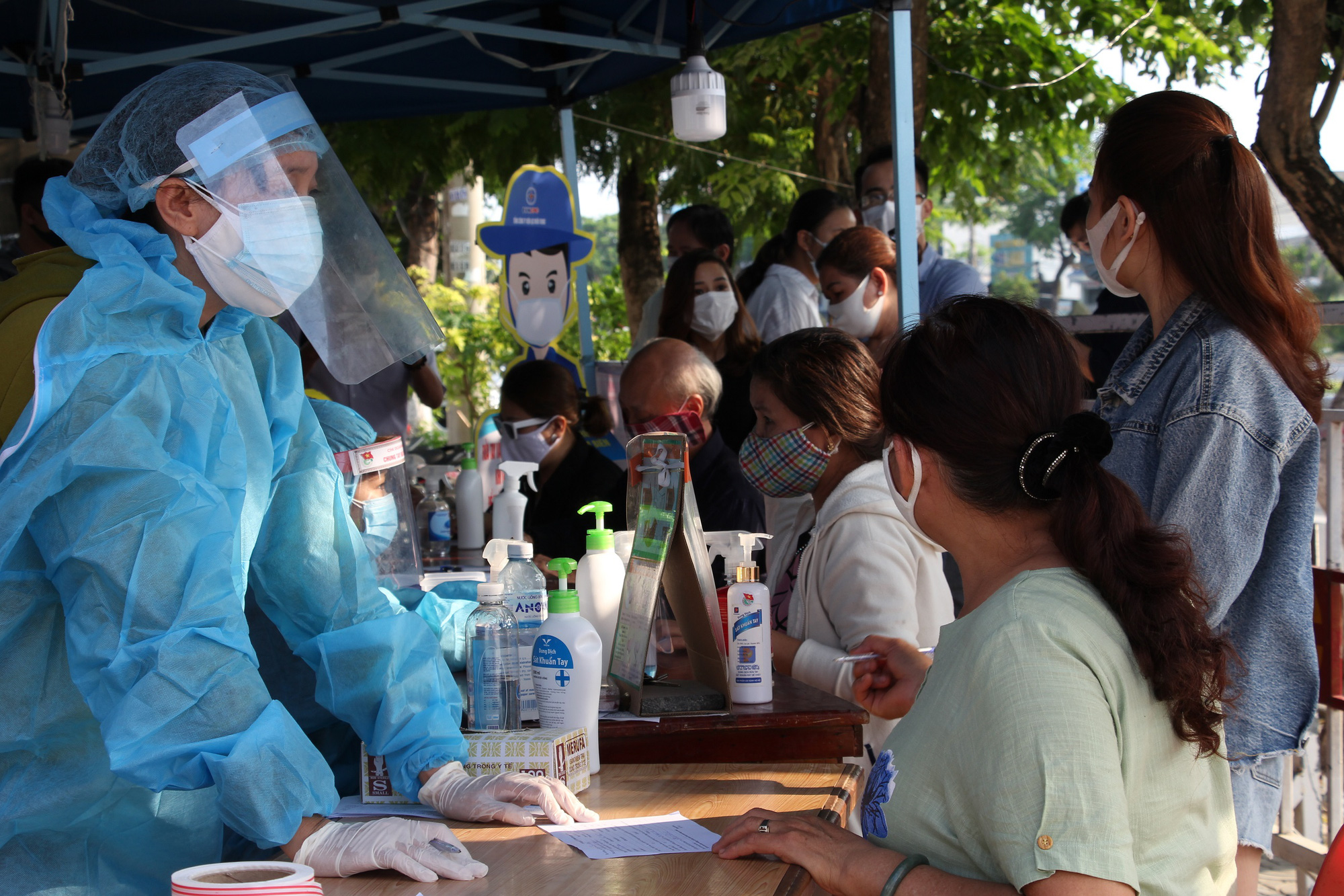 Đ&agrave; Nẵng: 24 giờ ph&aacute;t động, hơn 5.400 thanh ni&ecirc;n tự nguyện tham gia tuyến đầu chống dịch - Ảnh 3.