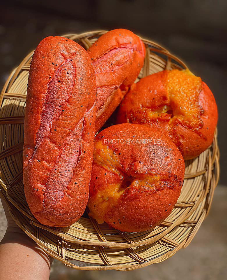 B&aacute;nh m&igrave; đen như than v&agrave; những kiểu độc lạ chỉ c&oacute; ở Việt Nam - Ảnh 4.