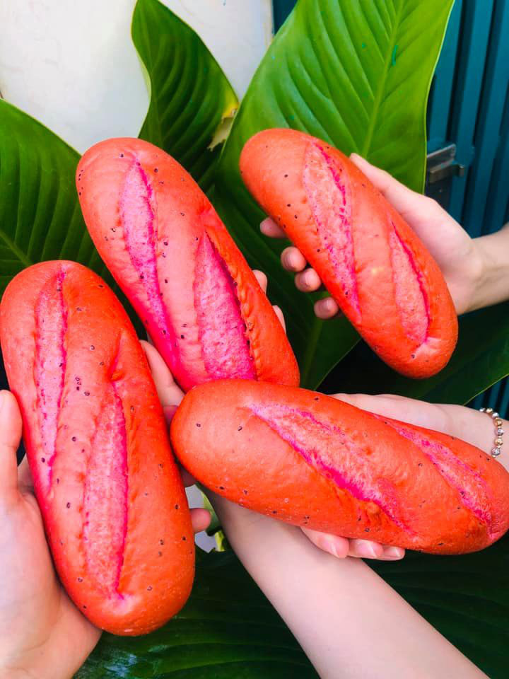 B&aacute;nh m&igrave; đen như than v&agrave; những kiểu độc lạ chỉ c&oacute; ở Việt Nam - Ảnh 5.
