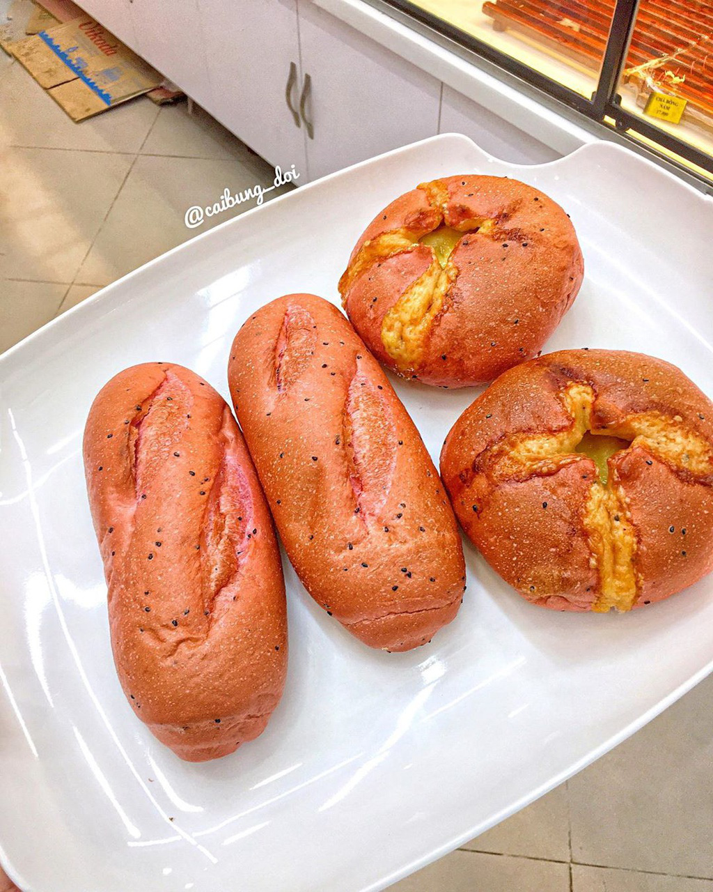 B&aacute;nh m&igrave; đen như than v&agrave; những kiểu độc lạ chỉ c&oacute; ở Việt Nam - Ảnh 7.