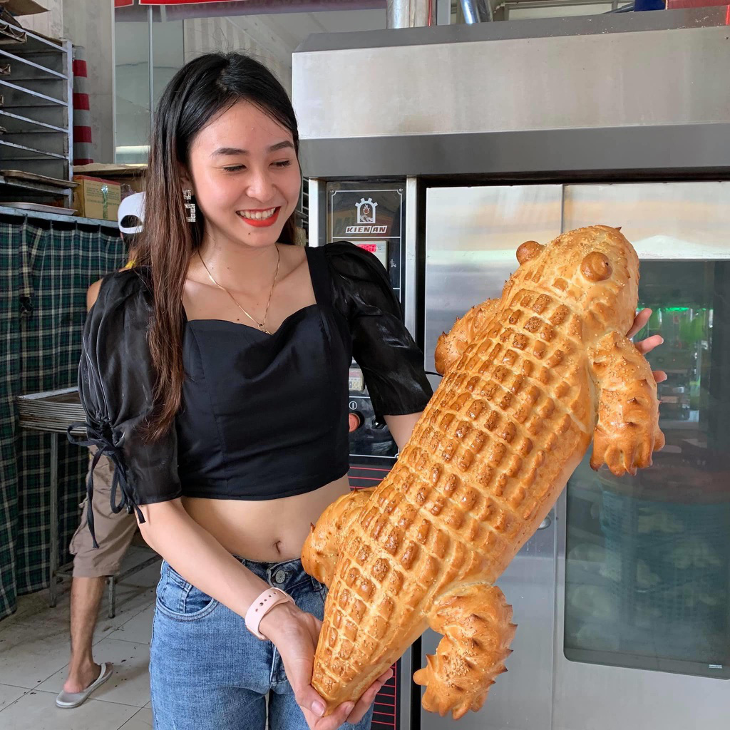 B&aacute;nh m&igrave; đen như than v&agrave; những kiểu độc lạ chỉ c&oacute; ở Việt Nam - Ảnh 8.