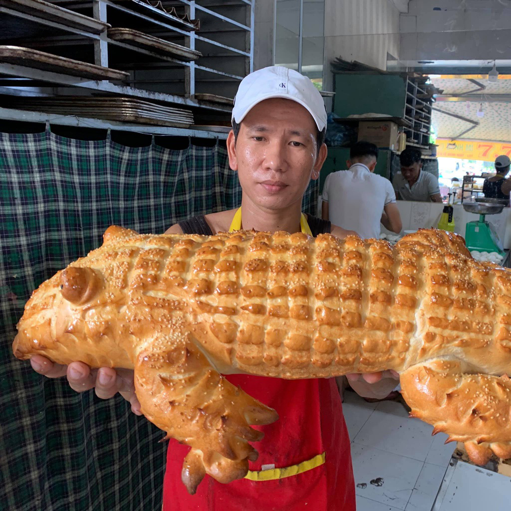 B&aacute;nh m&igrave; đen như than v&agrave; những kiểu độc lạ chỉ c&oacute; ở Việt Nam - Ảnh 9.