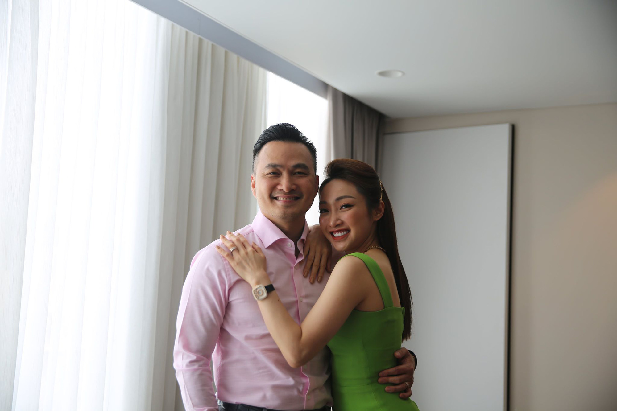 Chi Bảo n&oacute;i về t&igrave;nh trẻ L&yacute; Th&ugrave;y Chang: M&igrave;nh y&ecirc;u th&igrave; cứ n&oacute;i l&agrave; y&ecirc;u - Ảnh 1.