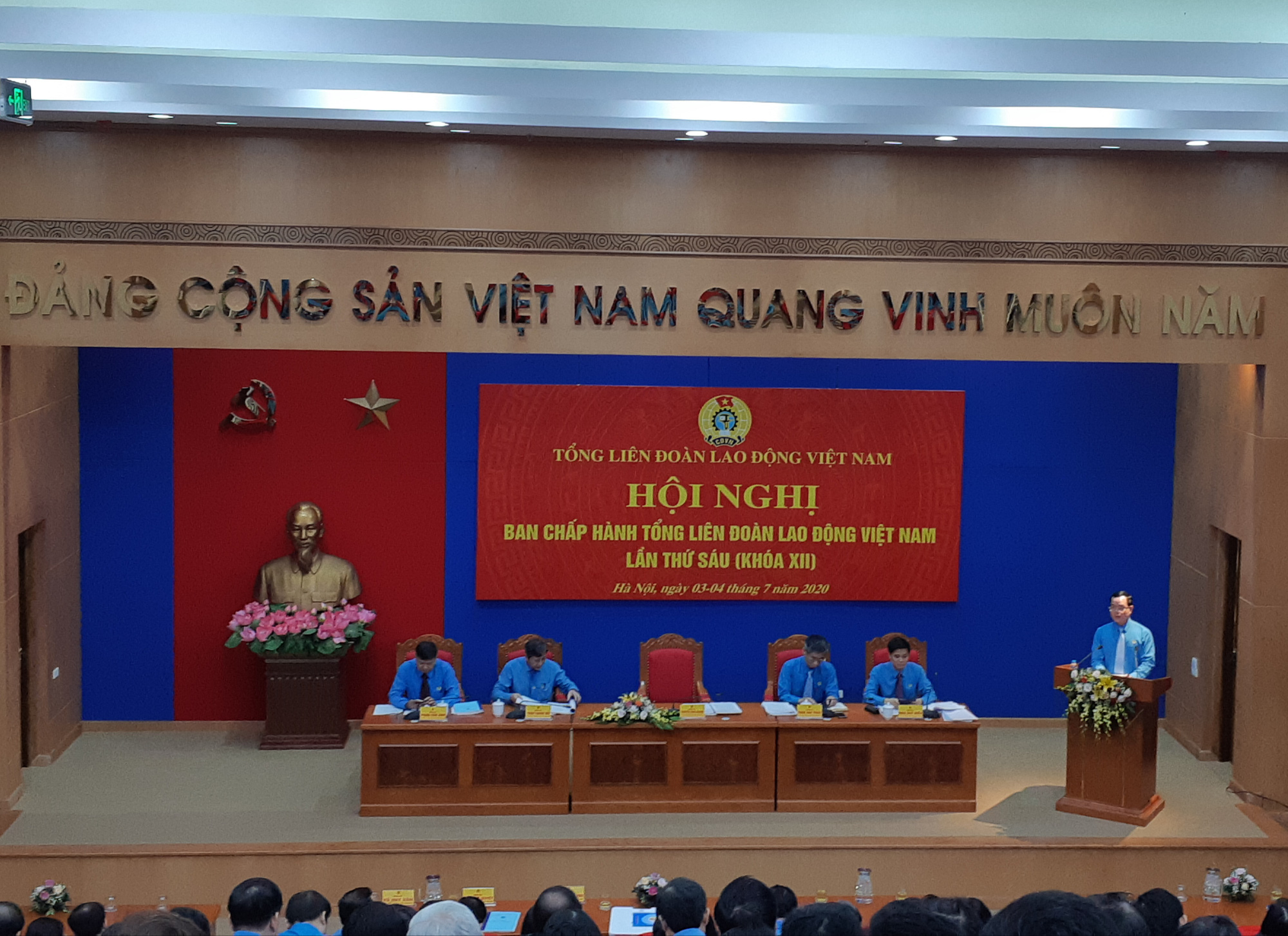 Kiến nghị kh&ocirc;ng thu 10% thuế thu nhập c&aacute; nh&acirc;n của người lao động bị mất việc - Ảnh 1.