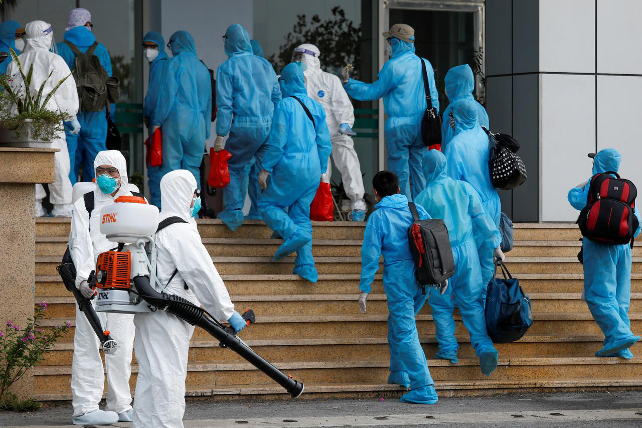 Reuters: Việt Nam bật chế độ "phản ứng toàn diện" với Covid-19