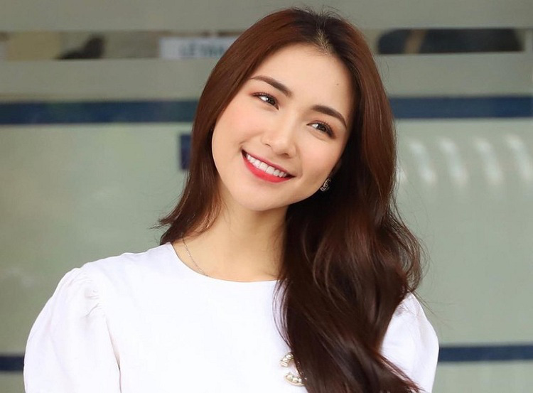 Hòa Minzy đăng tin giả về Covid-19 rồi tự giác đi khai báo