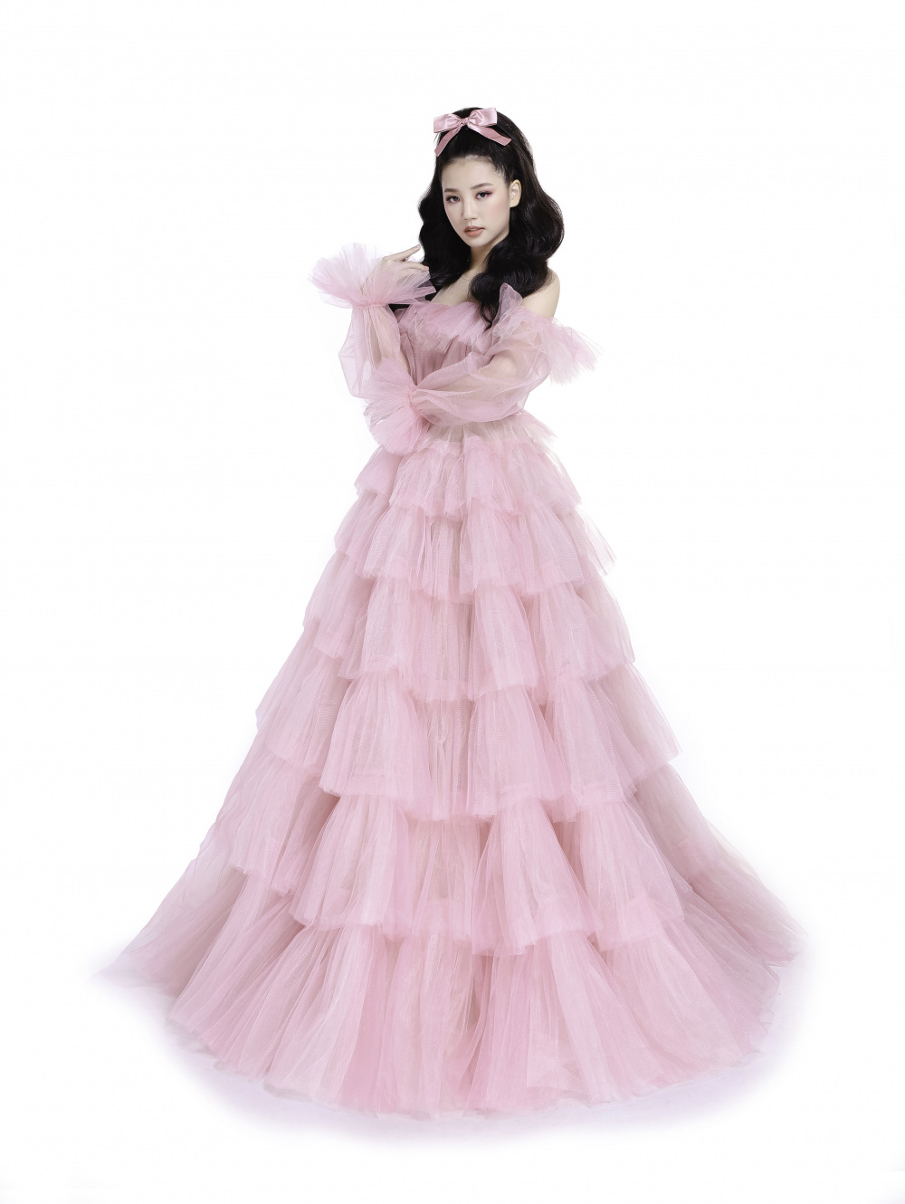 Ngắm 5 mỹ nh&acirc;n Việt diện v&aacute;y c&ocirc;ng ch&uacute;a - Ảnh 1.