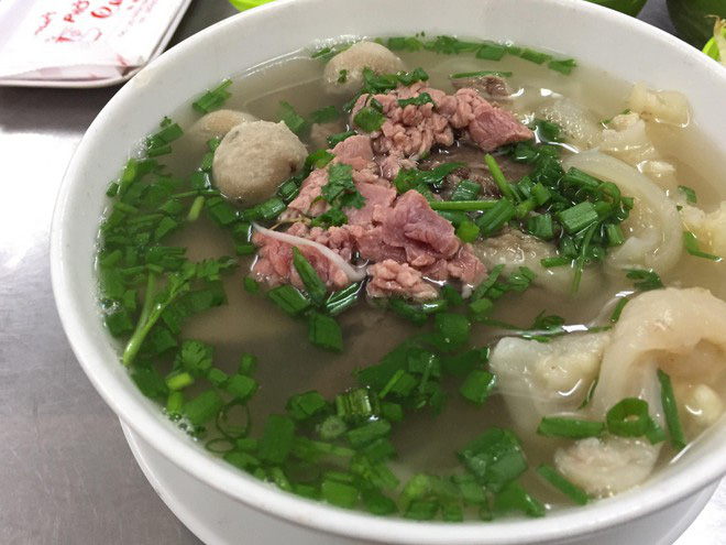 Quán phở hơn 70 năm vẫn nấu bằng củi - Ảnh 4.