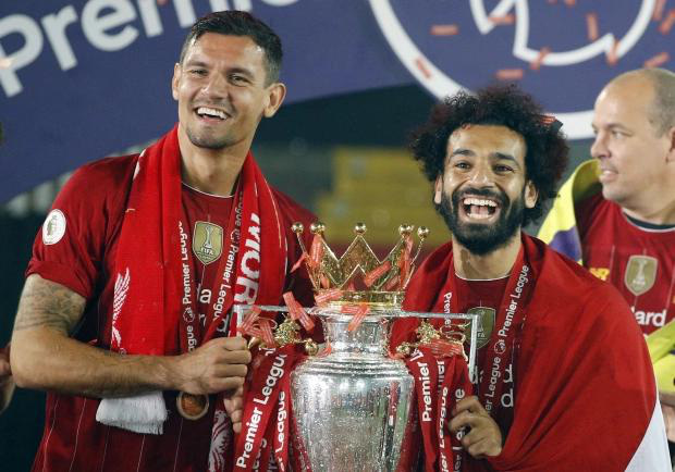 Salah &ldquo;lột x&aacute;c&rdquo;, người h&acirc;m mộ Liverpool th&iacute;ch th&uacute; - Ảnh 1.