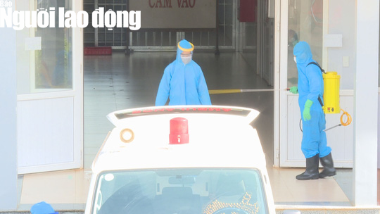 Triệu tập 3 người tung tin nữ sinh viên mắc Covid-19 "đi lễ nhà thờ"