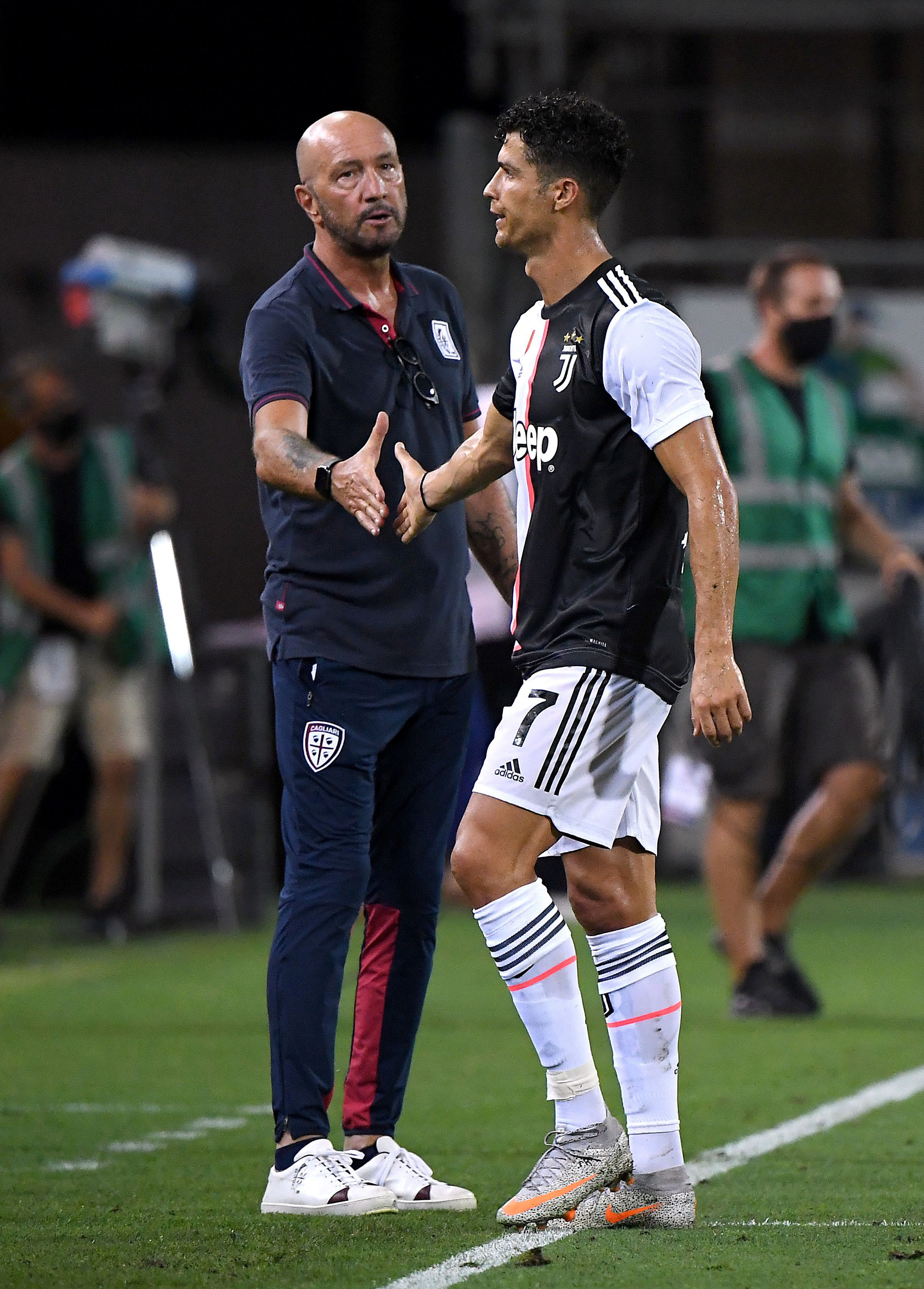 C&agrave;y ải 9 ng&agrave;y bốn trận, Ronaldo tan giấc mơ Chiếc gi&agrave;y v&agrave;ng - Ảnh 6.