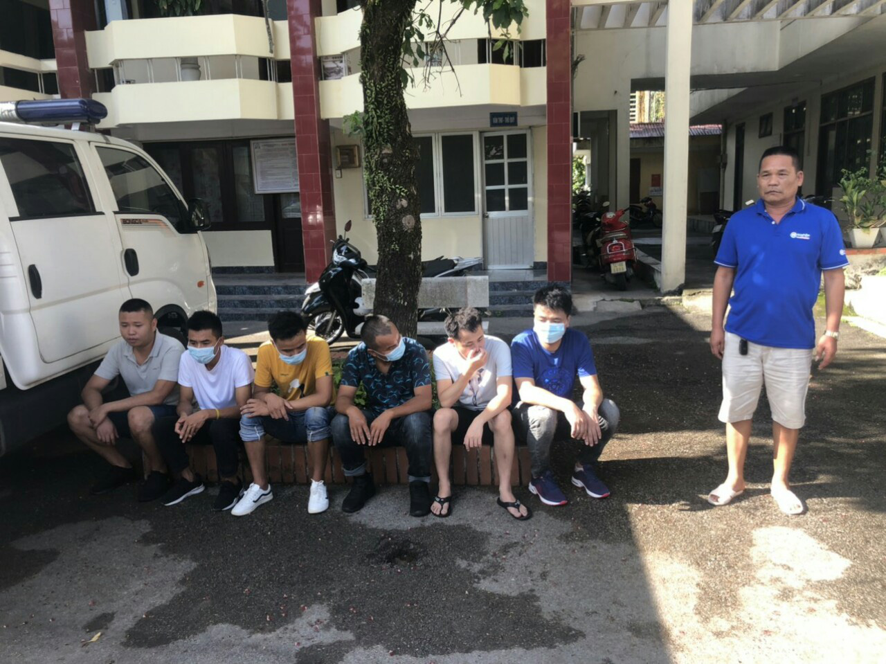 Bắt giữ 45 người Việt nhập cảnh tr&aacute;i ph&eacute;p qua bi&ecirc;n giới - Ảnh 2.