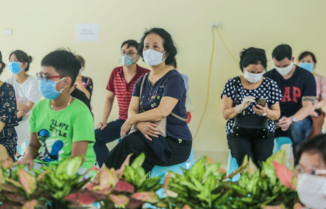 Hà Nội xét nghiệm nhanh Covid-19 cho người dân đi từ Đà Nẵng về - Ảnh 7.