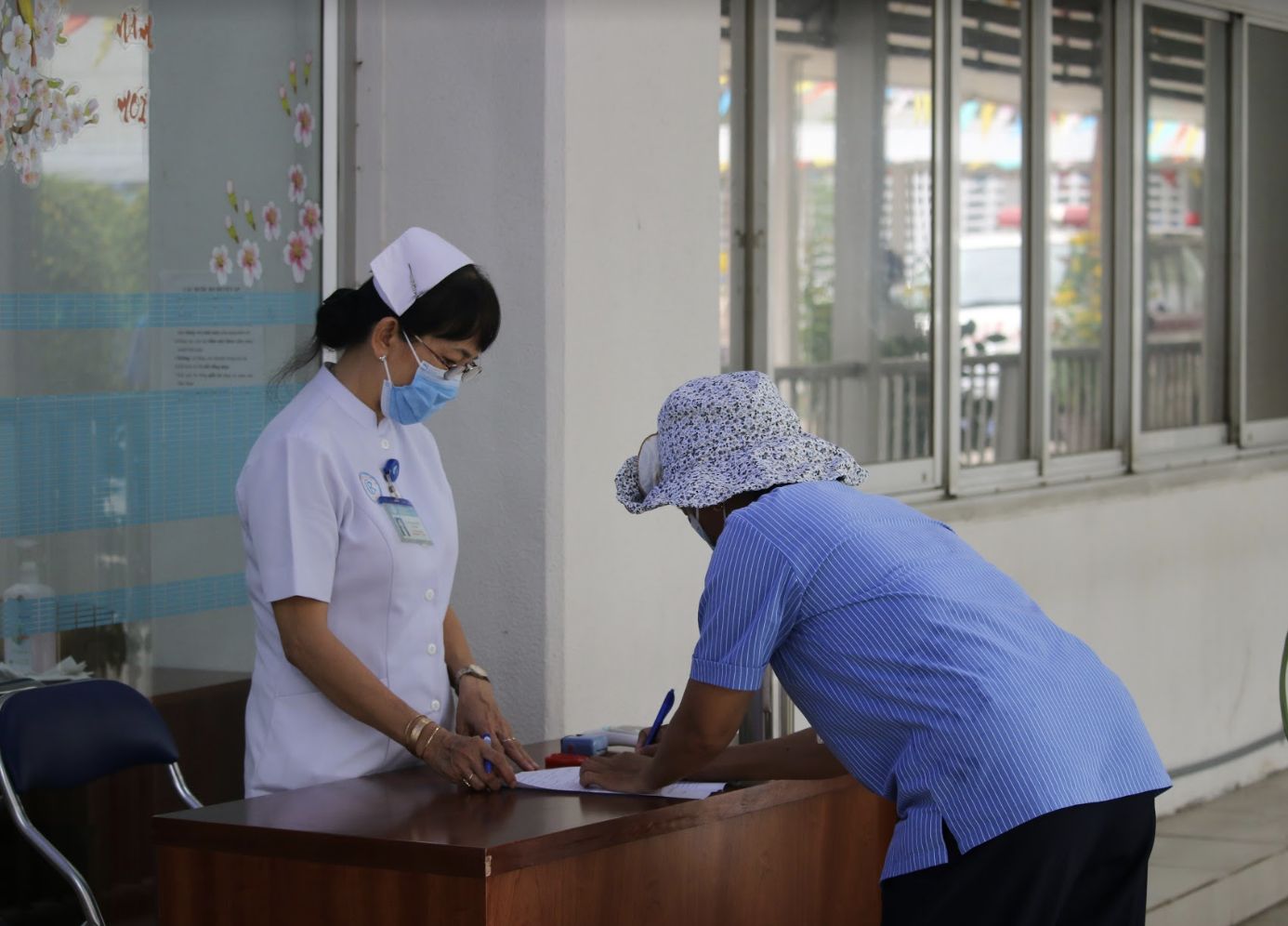 [Video]: Bệnh viện Chợ Rẫy hoạt động b&igrave;nh thường trong dịch Covid-19 - Ảnh 4.