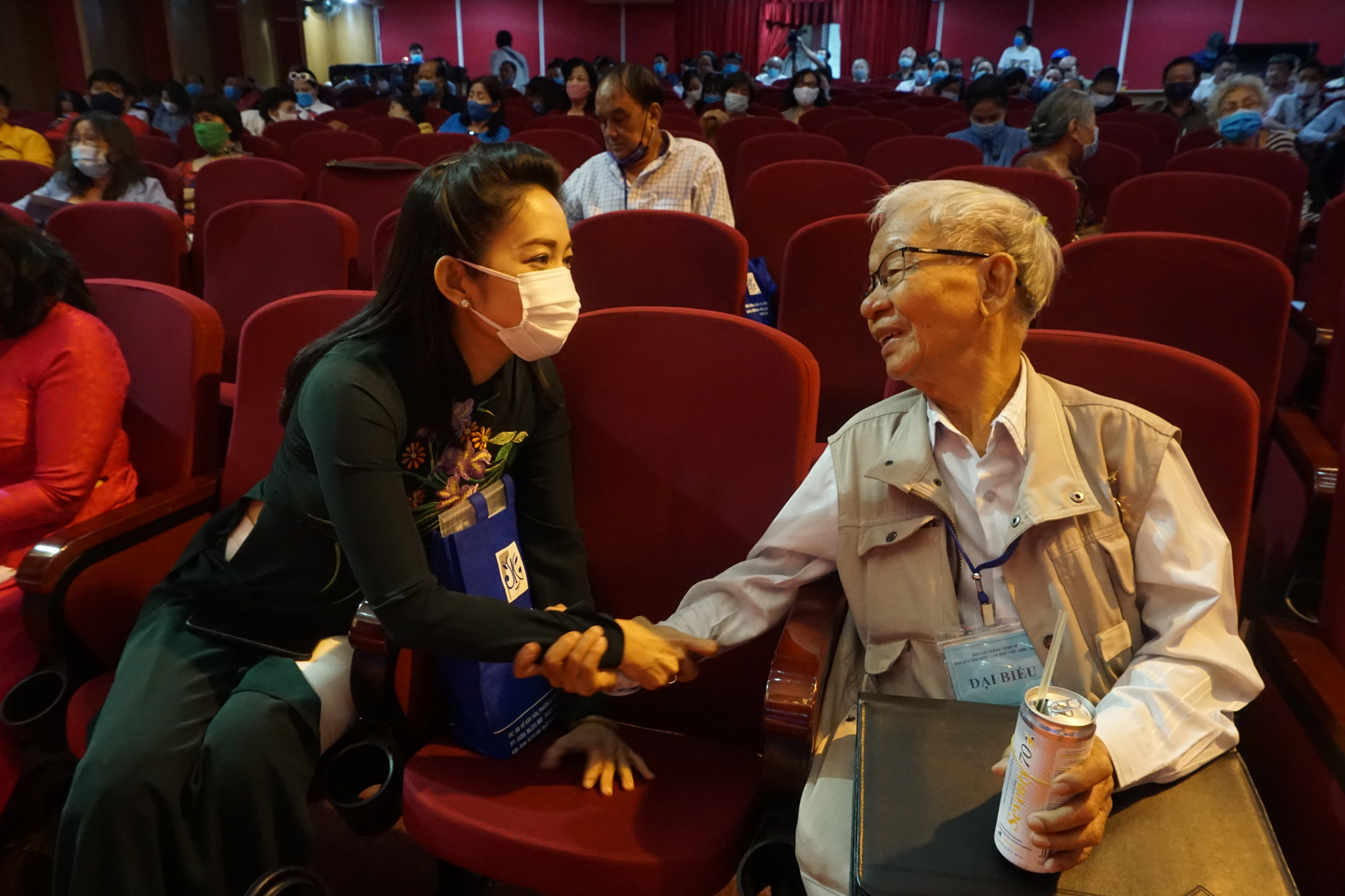 NSƯT Kim Tử Long, C&aacute;t Tường, Hạnh Th&uacute;y b&agrave;y tỏ nỗi l&ograve;ng tại Đại hội S&acirc;n khấu TP HCM - Ảnh 6.