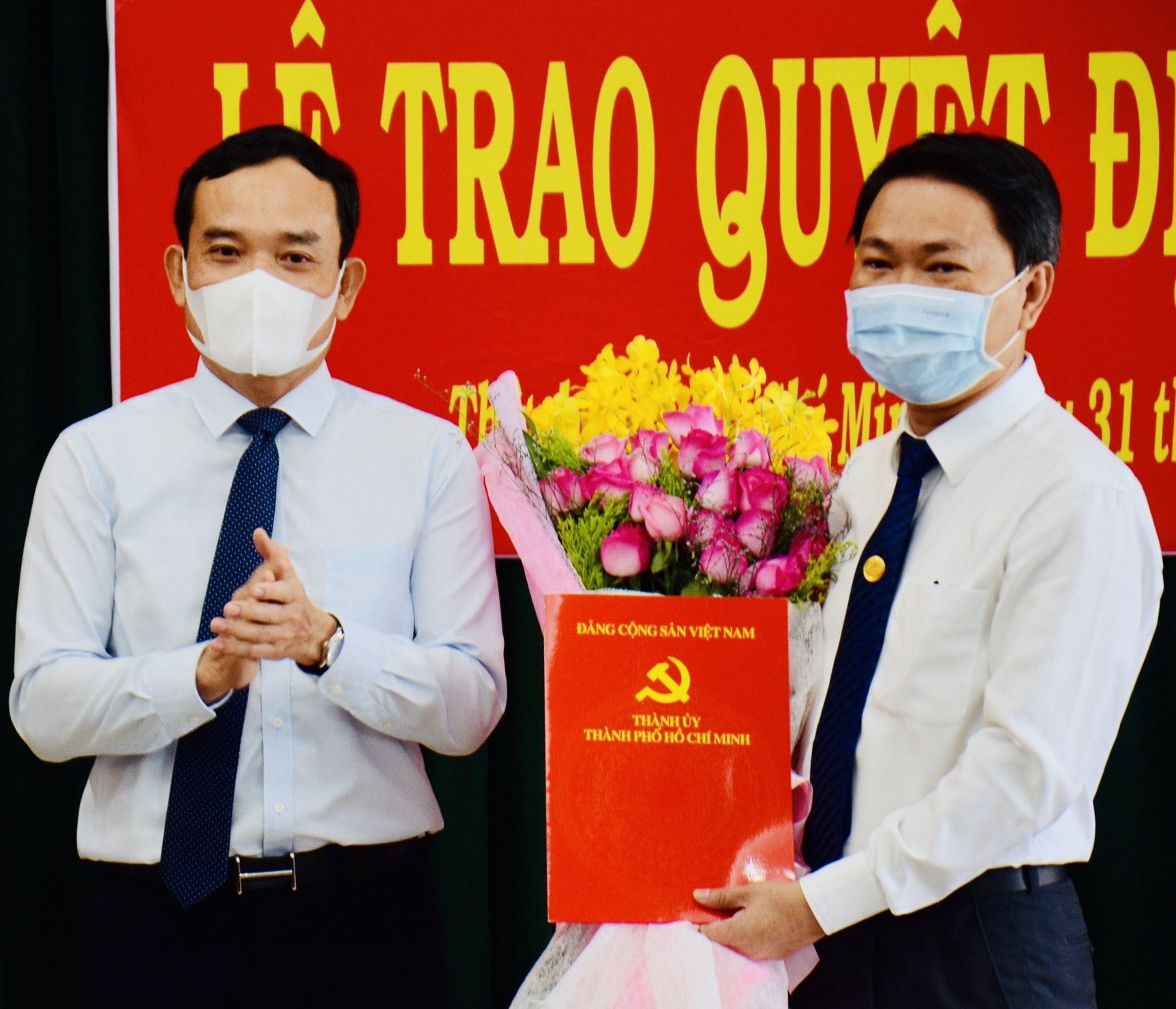 &Ocirc;ng Trần Ho&agrave;ng Qu&acirc;n giữ chức B&iacute; thư Huyện ủy B&igrave;nh Ch&aacute;nh - Ảnh 1.
