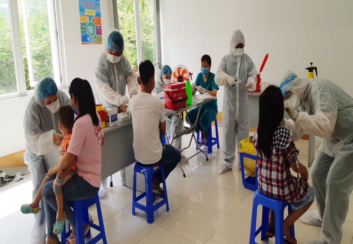 Cách lấy mẫu xét nghiệm Covid-19 người rời Đà Nẵng từ ngày 1-7