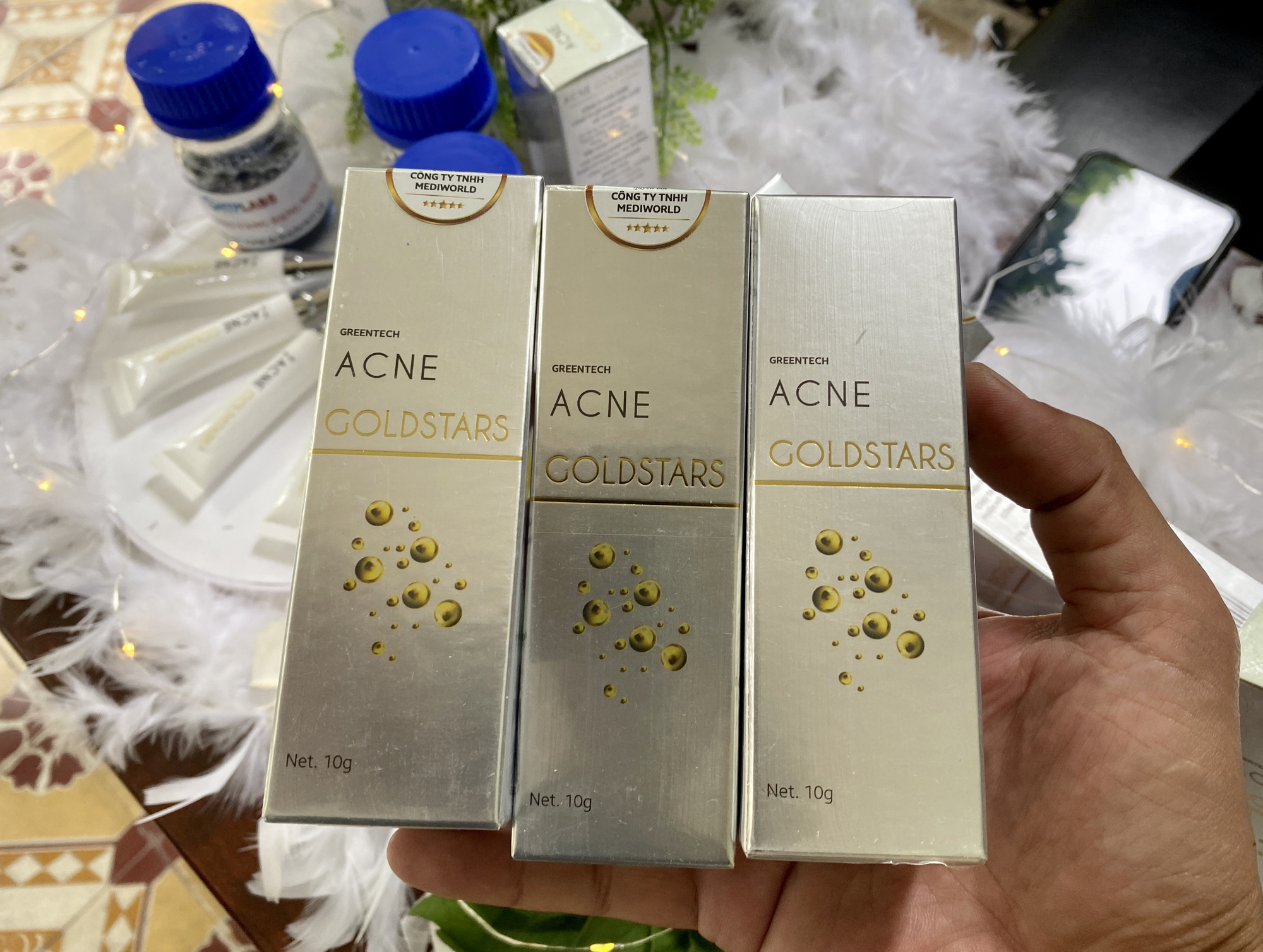 Ứng dụng nano vàng Acne GoldStars trong điều trị viêm da, rất cần thiết cho phụ nữ