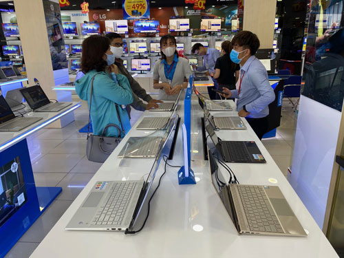 Laptop ế vẫn tăng giá