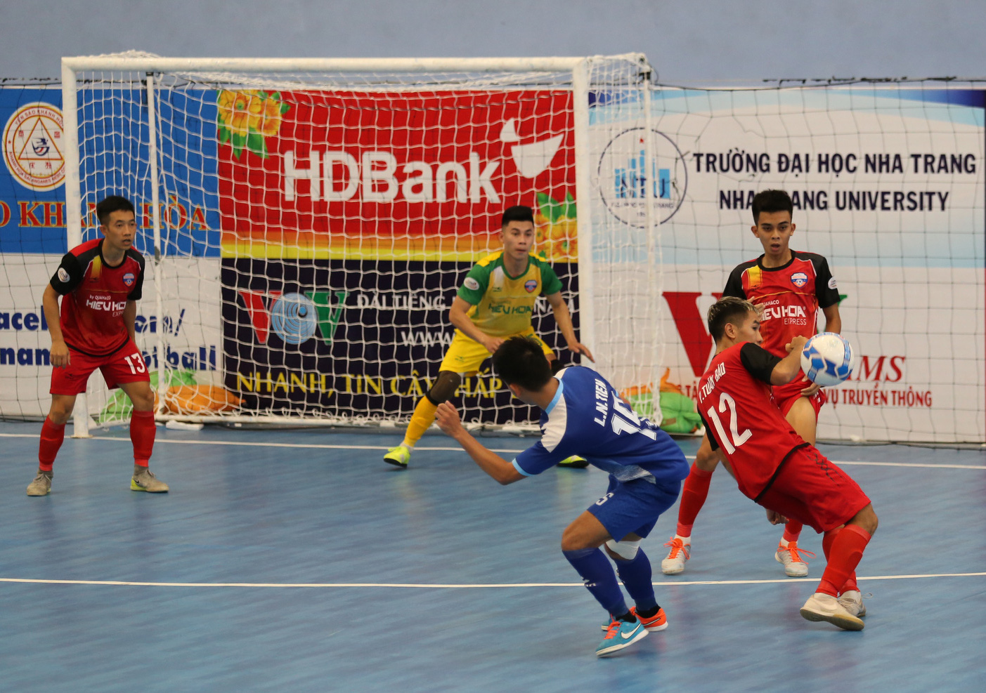 Lượt 8 VCK Futsal HDBank VĐQG 2020: Sahako hụt hơi, Th&aacute;i Sơn Nam v&ocirc; địch lượt đi - Ảnh 3.