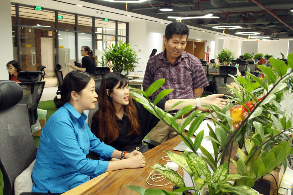 Sau lưng người lao động là gia đình