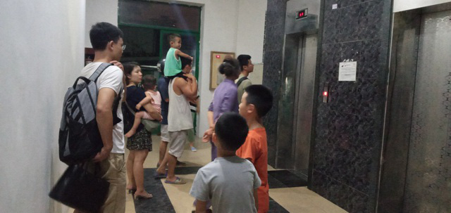 Cháy ở chung cư lúc nửa đêm, chuông báo cháy không kêu, cư dân hốt hoảng