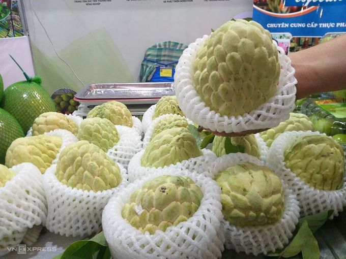 Gần 200.000 đồng một trái na "khổng lồ"