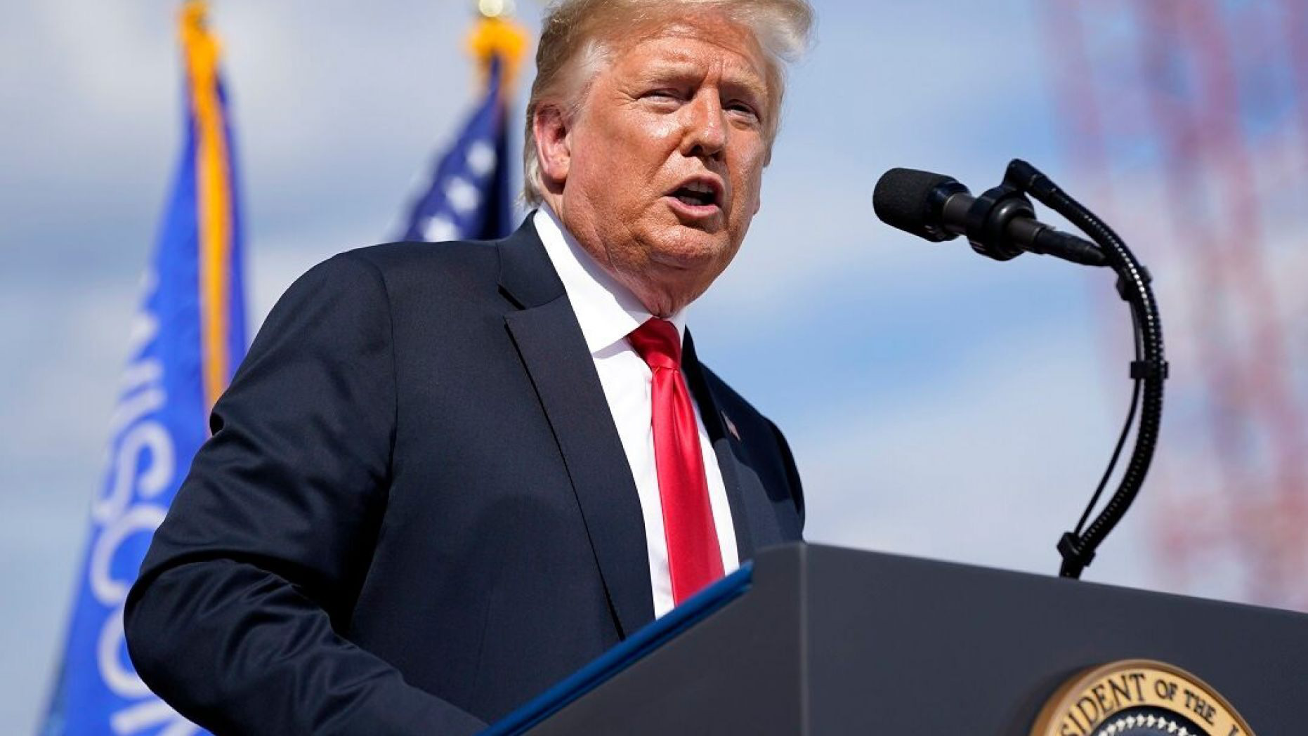 Covid-19: Tổng thống Donald Trump ca ngợi Mỹ đã giảm số tử vong xuống rất thấp